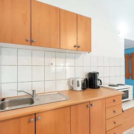 Modern In With Veranda 야세니스